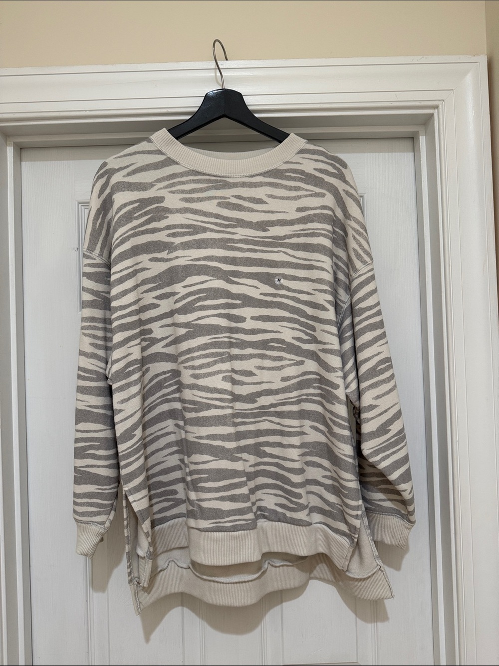 American Eagle Neutral Zebra-Print Women's Sweatshirt - Cream and Gray
